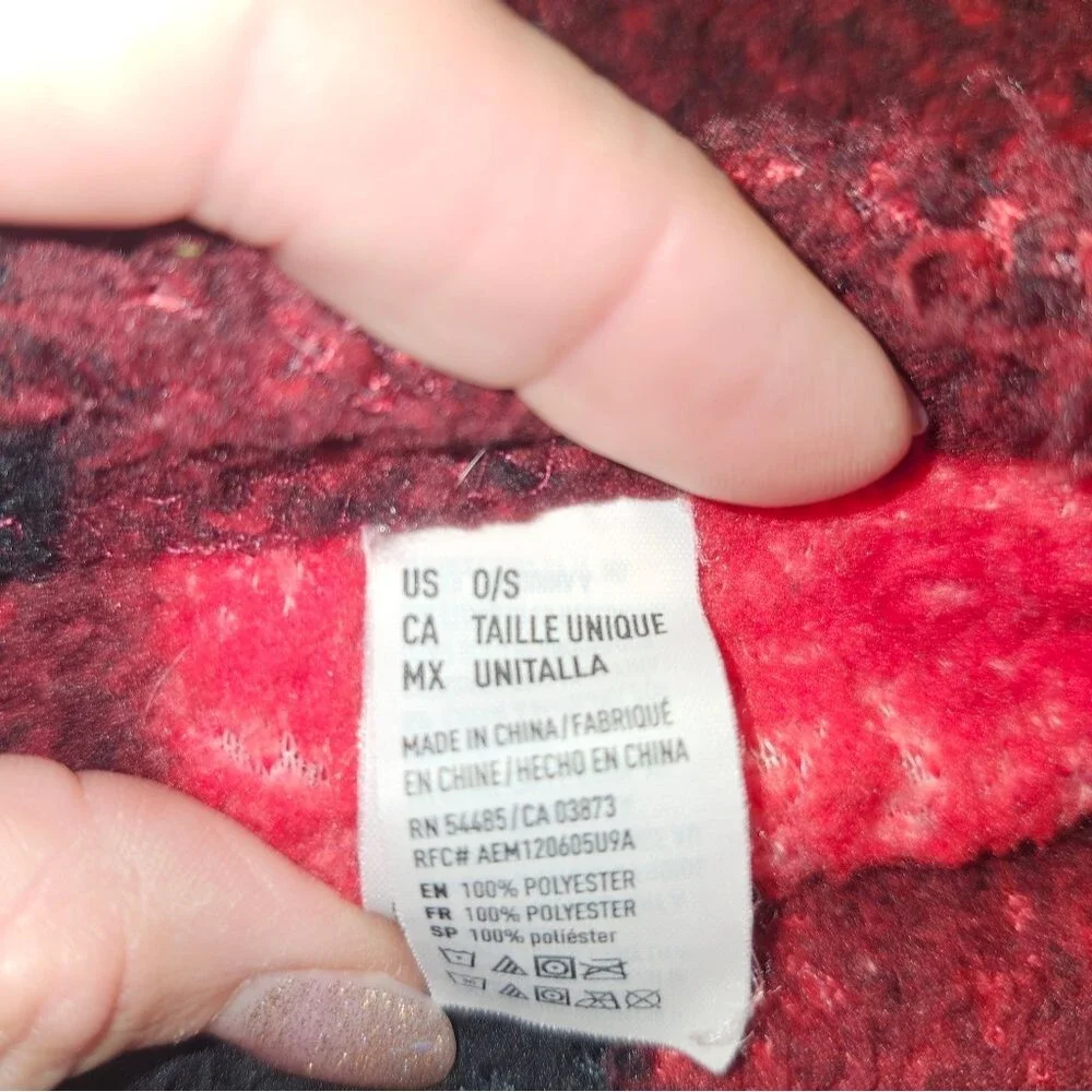 American Eagle Outfitters Red & Black Buffalo Check Fuzzy Fleece Blanket